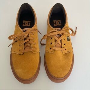 DC Unisex Sneaker Mens 5.5 Women’s 7.5 Brown/Gum Trase SD Skate Leather Shoe